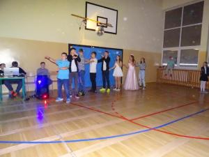 Tańce, gry i zabawy podczas balu karnawałowego