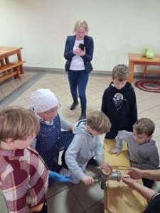 Warsztaty kl. II z kiszenia kapusty i pieczenia kruchych ciasteczek