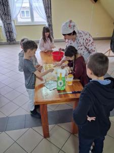 Warsztaty kl. II z kiszenia kapusty i pieczenia kruchych ciasteczek